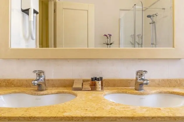 Superior Tek Büyük veya İki Ayrı Yataklı Oda