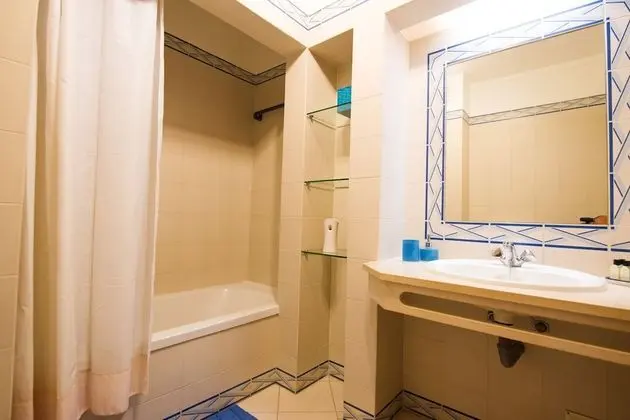 Apart Daire, 1 Yatak Odası, Balkon, Havuz Manzaralı
