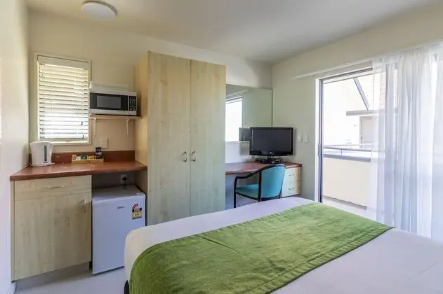 Compact Queen Studio