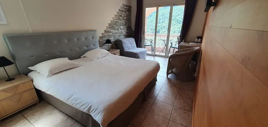 Premium Tek Büyük Yataklı Oda, 1 Yatak Odası, Dağ Manzaralı, Denize Bakan