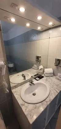 Premium Tek Büyük Yataklı Oda, 1 Yatak Odası, Dağ Manzaralı, Denize Bakan