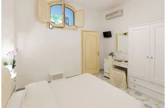 Dört Kişilik Oda, Deniz Manzaralı
