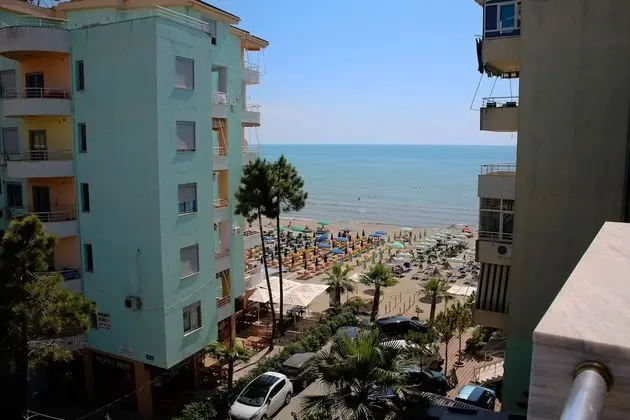 Tek Büyük Yataklı Oda, Balkon, Kısmi Deniz Manzaralı