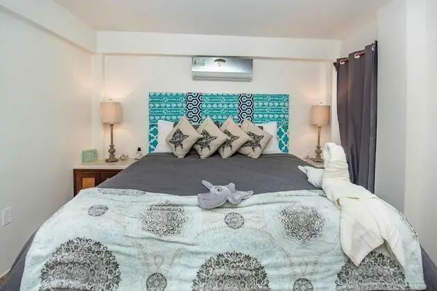 STING RAY SUITE: 1 Bedroom, Sea View, Poolside