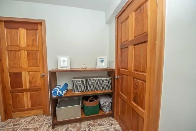 STING RAY SUITE: 1 Bedroom, Sea View, Poolside
