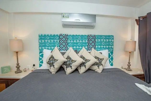 STING RAY SUITE: 1 Bedroom, Sea View, Poolside