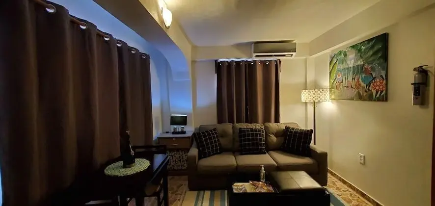 STING RAY SUITE: 1 Bedroom, Sea View, Poolside