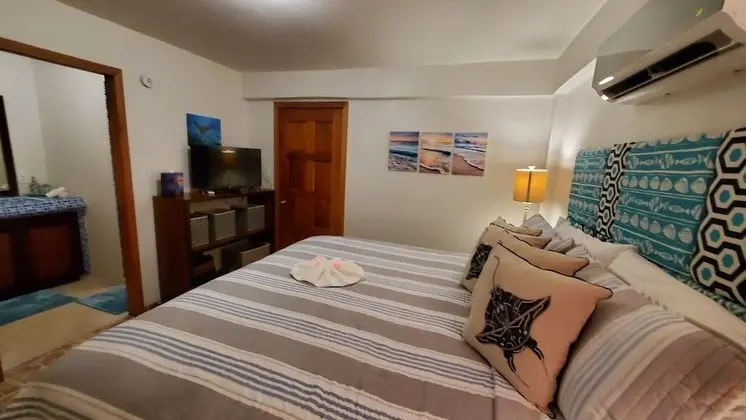 STING RAY SUITE: 1 Bedroom, Sea View, Poolside