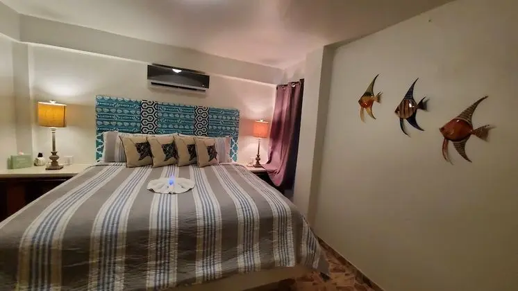 STING RAY SUITE: 1 Bedroom, Sea View, Poolside