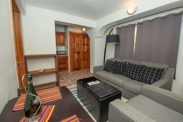 STING RAY SUITE: 1 Bedroom, Sea View, Poolside