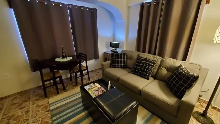 STING RAY SUITE: 1 Bedroom, Sea View, Poolside
