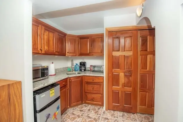 STING RAY SUITE: 1 Bedroom, Sea View, Poolside