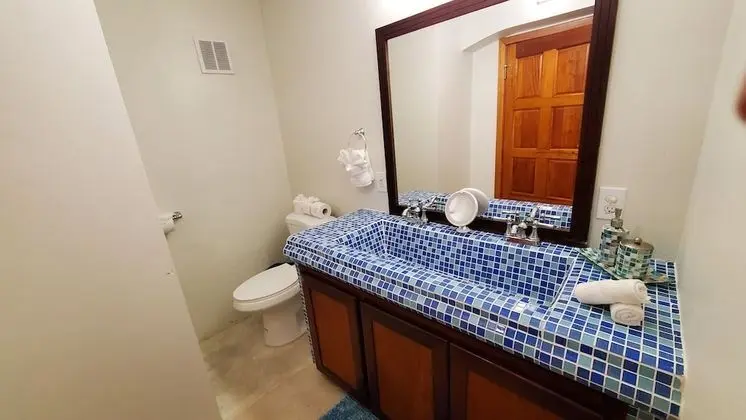 STING RAY SUITE: 1 Bedroom, Sea View, Poolside