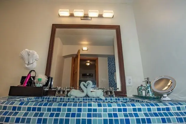 STING RAY SUITE: 1 Bedroom, Sea View, Poolside