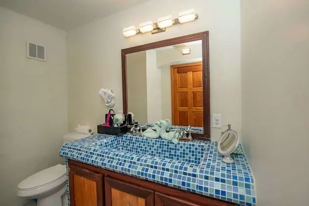 STING RAY SUITE: 1 Bedroom, Sea View, Poolside