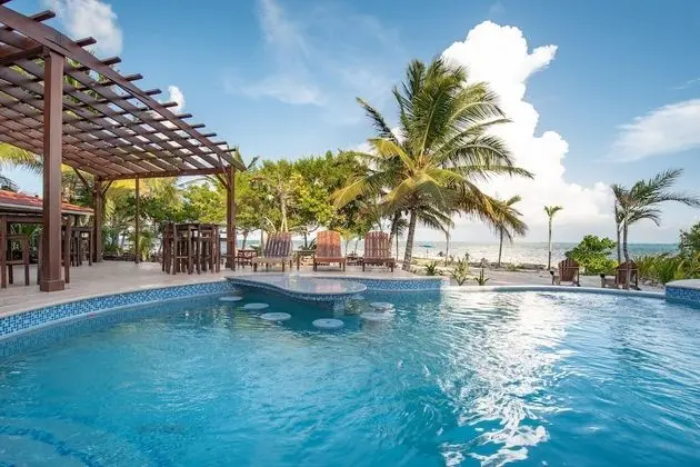 STING RAY SUITE: 1 Bedroom, Sea View, Poolside