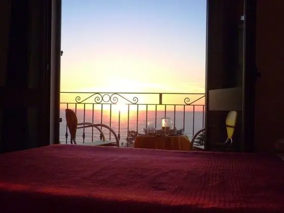 Tek Büyük Yataklı Oda, Balkon, Deniz Manzaralı