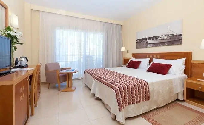 Tek Büyük veya İki Ayrı Yataklı Oda, Balkon (2 Adults + 1 Child)