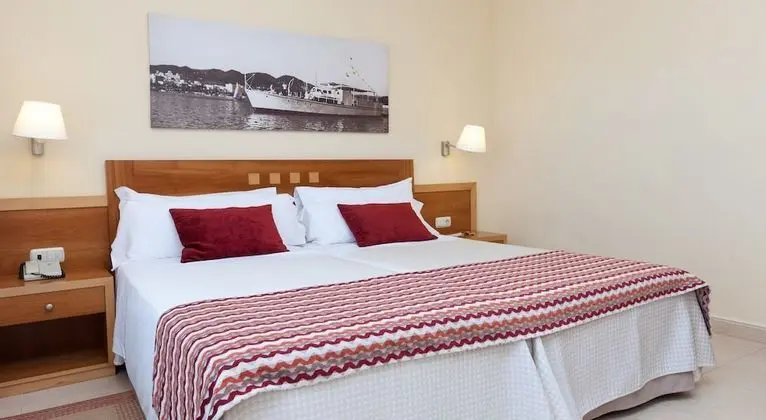 Tek Büyük veya İki Ayrı Yataklı Oda, Balkon (2 Adults + 1 Child)