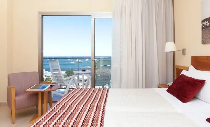 Tek Büyük veya İki Ayrı Yataklı Oda, Balkon, Deniz Manzaralı