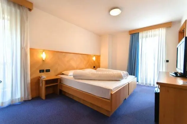 Classic Tek Büyük Yataklı Oda