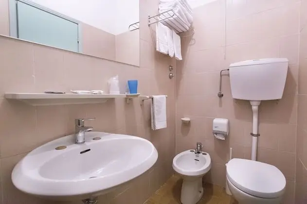 Economy Üç Kişilik Oda, Balkon