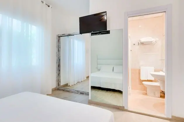 Basic Tek Büyük veya İki Ayrı Yataklı Oda