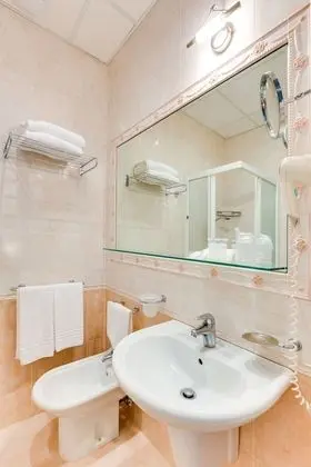 Basic Tek Büyük veya İki Ayrı Yataklı Oda