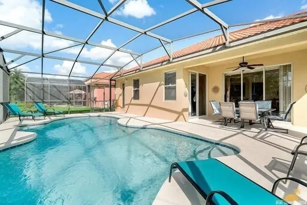 Ev (BellaVida Palms Private Screened Pool)
