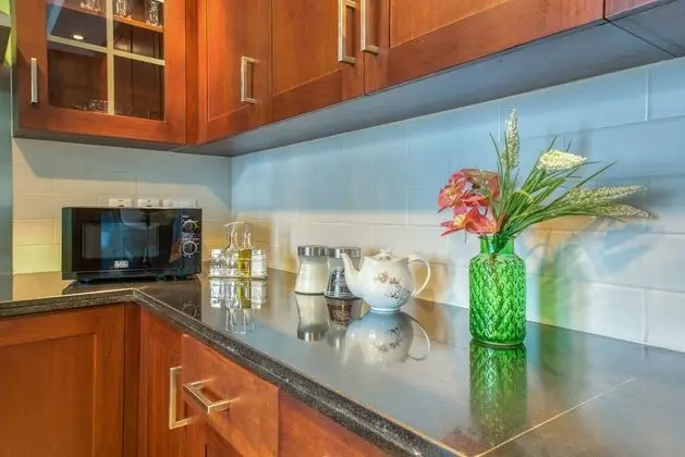 Exquisite 2 Bedroom Apartment (Fountain View)