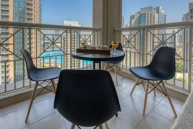 Exquisite 2 Bedroom Apartment (Fountain View)