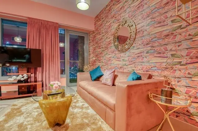 Vibrant 1 Bedroom Apartment (Burj & Fountain Views)