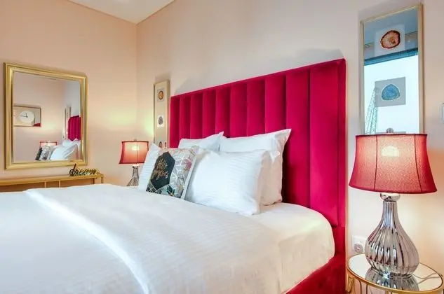 Vibrant 1 Bedroom Apartment (Burj & Fountain Views)