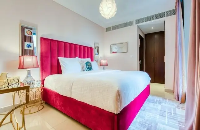 Vibrant 1 Bedroom Apartment (Burj & Fountain Views)