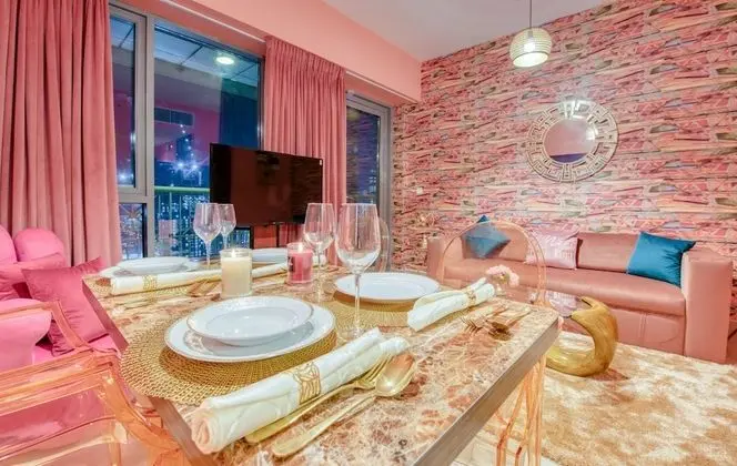 Vibrant 1 Bedroom Apartment (Burj & Fountain Views)
