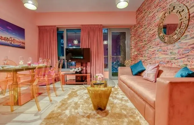 Vibrant 1 Bedroom Apartment (Burj & Fountain Views)