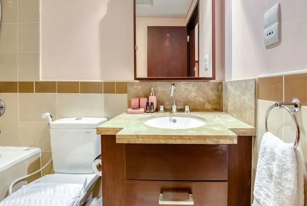 Vibrant 1 Bedroom Apartment (Burj & Fountain Views)