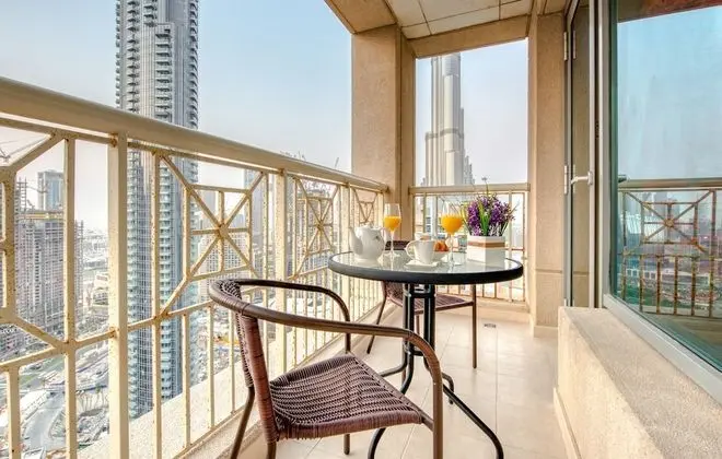 Vibrant 1 Bedroom Apartment (Burj & Fountain Views)