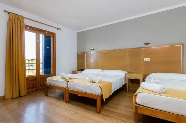 Üç Kişilik Oda, Balkon (with extra bed)