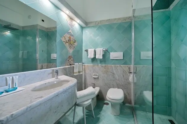 Comfort Tek Büyük Yataklı Oda, Balkon, Deniz Manzaralı