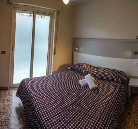 Classic Tek Büyük Yataklı Oda