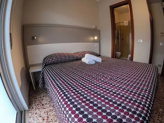 Classic Tek Büyük Yataklı Oda