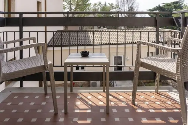 Comfort Tek Büyük veya İki Ayrı Yataklı Oda, Balkon, Kısmi Göl Manzaralı