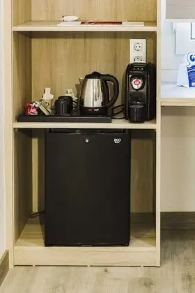 Junior Süit, 1 Büyük (Queen) Boy Yatak ve Çekyat