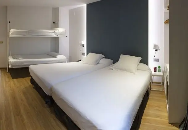Standard Dört Kişilik Oda
