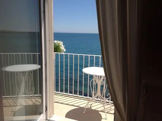 King Suite with Balcony Sea View with Jacuzzi