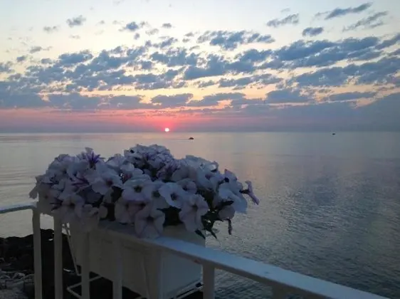 King Suite with Balcony Sea View with Jacuzzi
