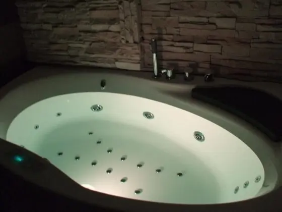 Superior Süit, Sıcak Su Küveti