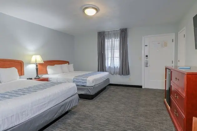 2 Queen Room