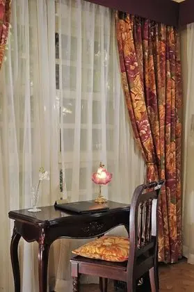 Deluxe Tek Büyük veya İki Ayrı Yataklı Oda, Bahçe Manzaralı, Bahçeli